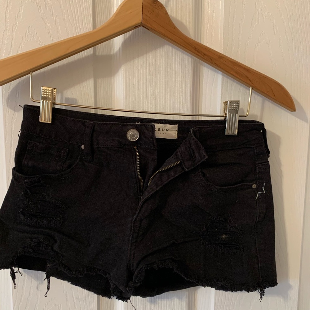 black pacsun shorts